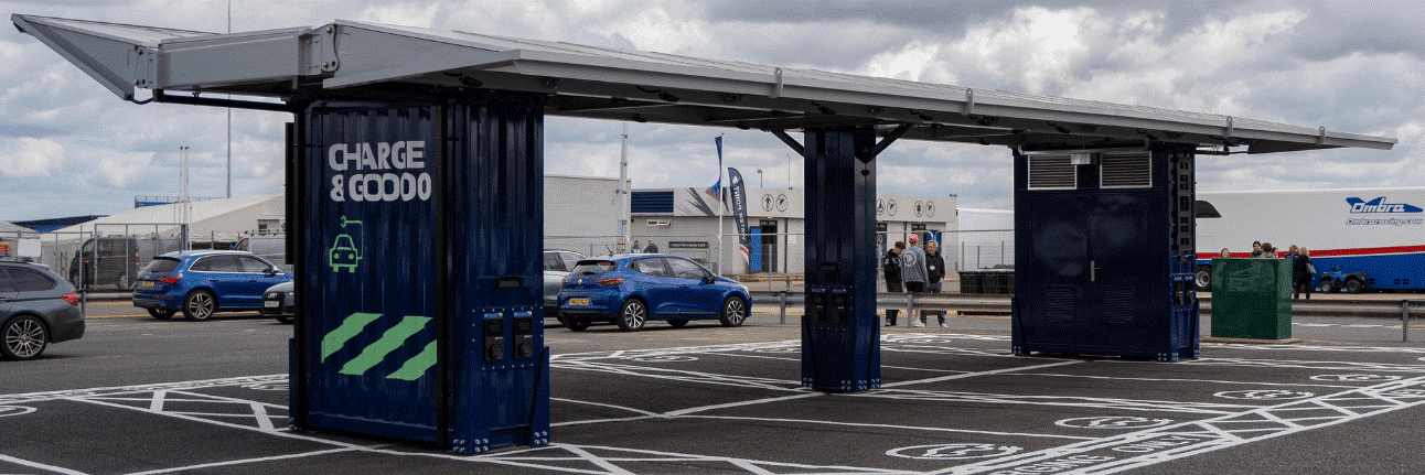 Зарядна станция за автомобил към система за самообслужване за автомивки.