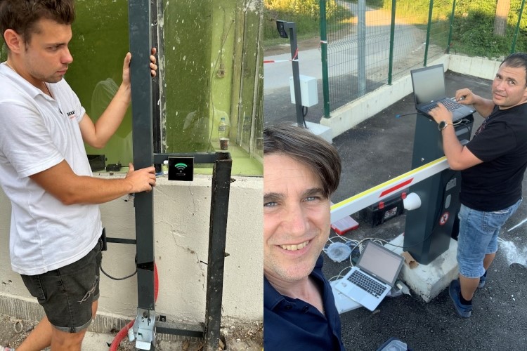 Екип на Self-Service.bg сглобява системи за самообслужване.